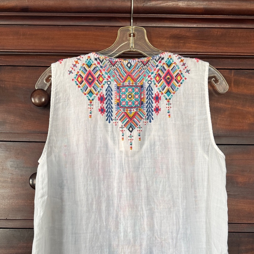 Johnny Was Embroidered Sleeveless White Top - Picture 6 of 7